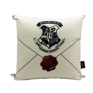 10064279 ALMOFADA FIBRA VELUDO 40X40CM CARTA HOGWARTS