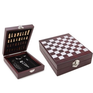 1888 KIT VINHO C/JOGO DE XADREZ 4 PECAS