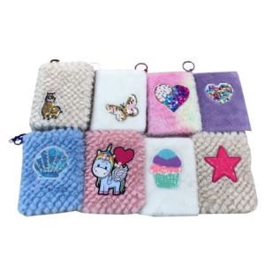 MJ7319-1 CADERNO 96F PELUCIA